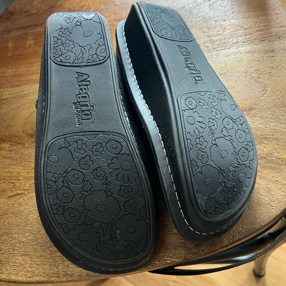 Algeria Mary Jane’s - Picture 3 of 6